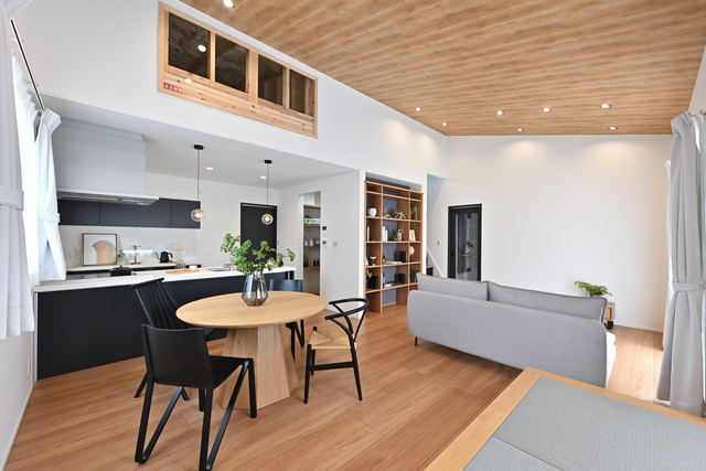 【津山市平福】天井の先に平屋の可能性が拓ける家　モデルハウス見学のメイン画像