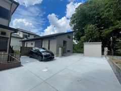 青葉の森展示場　〈住まいの勉強会〉平屋スキップ・勾配天井の明るいLDK オーナー様邸見学会のメイン画像