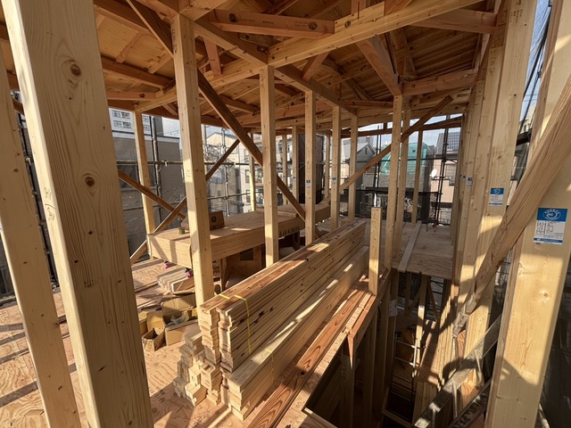 土地いっぱいに建つ3階建て！！　構造見学会！！のメイン画像