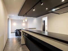 【木田郡三木町池戸】ストレスフリーに暮らすモノトーンな平屋のメイン画像