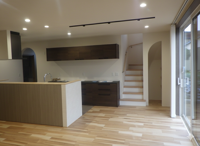 【完成見学会】広々とした空間と大開口の窓があるお家のメイン画像