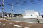 西側道路から
