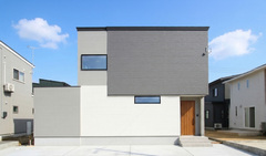 【予約不要】中庭と吹き抜けから光が降り注ぐ、カーテンレスな暮らしのメイン画像