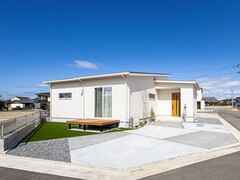 【善通寺市原田町】回遊動線で暮らしやすいウッドデッキのある平屋のメイン画像