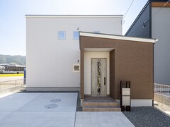 【徳島市中島田町】畳コーナーや書斎のあるお家のメイン画像