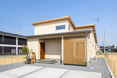 【坂出市久米町】木のぬくもり広がる、和モダンな平屋のメイン画像