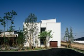 C棟　二階建て（インナーガレージ＋スキップフロア＋小屋裏シアター）