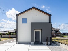 【三木町平木】吹き抜けが開放的なインダストリアルハウスのメイン画像