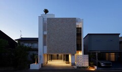 【予約不要】長岡花火を望む、インナーガレージ付き都市型3階建て邸宅のメイン画像