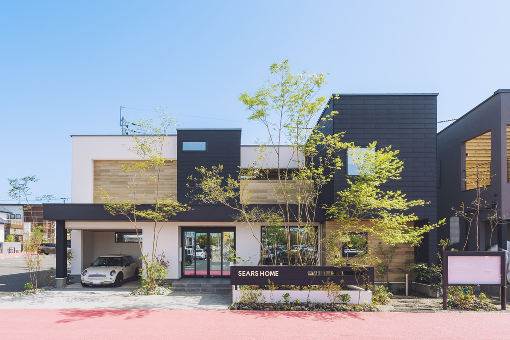  住宅再建のご相談・KAB住宅展示場（ガレージ付きモデルハウス）