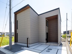 【丸亀市柞原町】家族と愛猫がのびのび過ごせる収納上手な家のメイン画像
