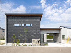 【高松市林町】ビルトインガレージ付の重厚感のある家のメイン画像