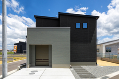 【観音寺市坂本町】飾りながら収納できるブルックリンスタイルのお家のメイン画像