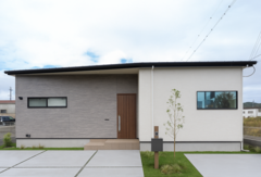 【橋本市】　中庭を中心に描く、こだわりの間取りと高性能な平屋｜完成見学会のメイン画像