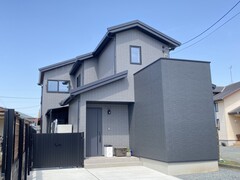 KABはません展示場　〈住まいの勉強会〉中庭のあるモスオークの２階建て オーナー様邸見学会のメイン画像