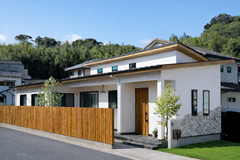 【完成見学会】ワンフロアで暮らし完結、自然を感じながら住まう30坪半平屋の家のメイン画像