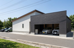 ガレージと豊富な収納が叶える、  上質で洗練された暮らし【津山市林田】のメイン画像